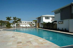 Coolum Villas - Darwin Tourism 0