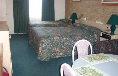 A Settlers Motor Inn - Darwin Tourism 1