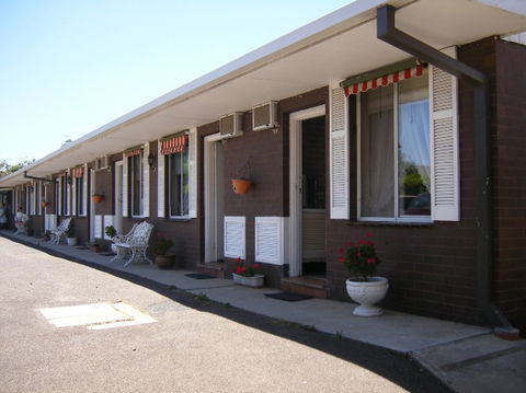 Colonial Lodge Motel - Darwin Tourism 1