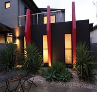Sixty Three On Lucan - Darwin Tourism