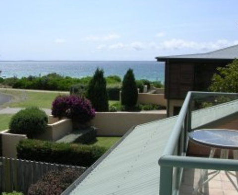 A Bay Beachcomber And Jervis Bays SeaChange - Darwin Tourism 2