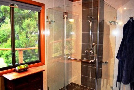 A Waterfall Hideout-Rainforest Cabin For Couples - Darwin Tourism 0