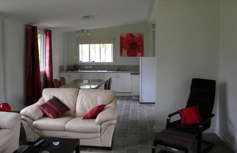 Calurla Chalets And Cottages - Darwin Tourism 4