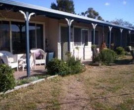 Snowy Vineyard Cottage - Darwin Tourism 0
