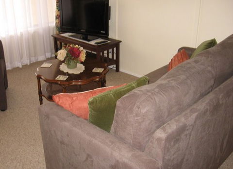 Bluebell Cottage - Darwin Tourism 0