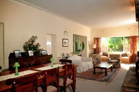 Oakleigh Rural Retreat - Darwin Tourism 1