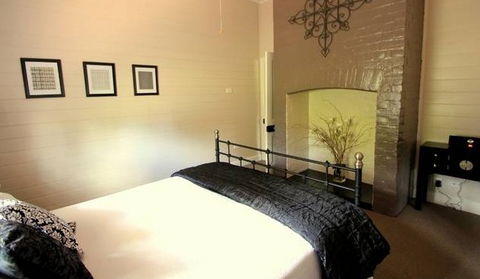 Annie's Folly Boutique Accommodation - Darwin Tourism 1