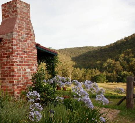 Cedar Creek Vineyard Cottages - Darwin Tourism 1