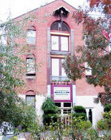 Accommodation In An Historic Warehouse - Darwin Tourism 4