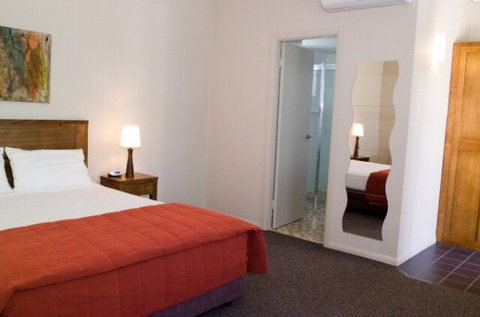 Coachmans Inn Warwick - Darwin Tourism 0