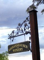 Hope Cottage Country Retreat At Assmanshausen Winery - Darwin Tourism 3