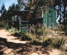 Uhuru Chalets - Darwin Tourism 0