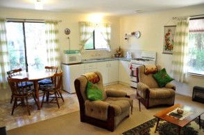 Uhuru Chalets - Darwin Tourism 1