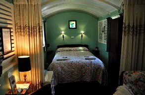 Uhuru Chalets - Darwin Tourism 3