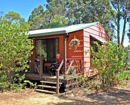 Uhuru Chalets - Darwin Tourism 4