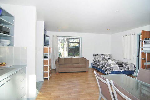 Huskisson Holiday Cabins - Darwin Tourism 2