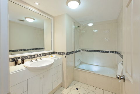 La Grande Apartments Broadbeach - Darwin Tourism 3