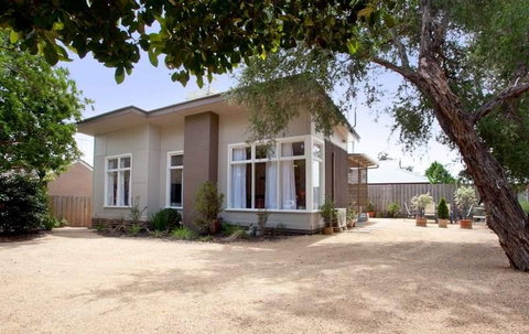 Driftwood Beach Cottage - Darwin Tourism 0