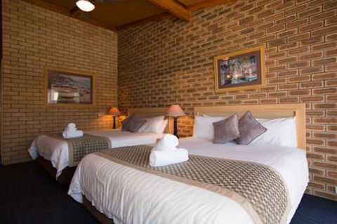 The Town House Motor Inn - Sundowner Goondiwindi - Darwin Tourism 0