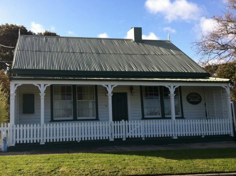 Ben Hyron's Cottage - Darwin Tourism 0