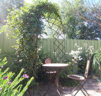 Robyn's Nest Country Cottages - Darwin Tourism