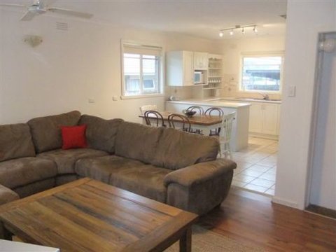 Rosebud Beach House On Kennington - Darwin Tourism 0