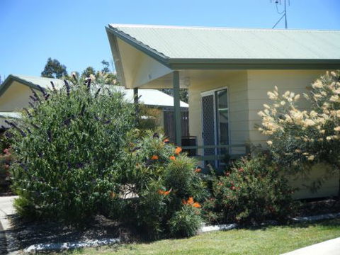 Pepper Tree Cabins - Darwin Tourism 0