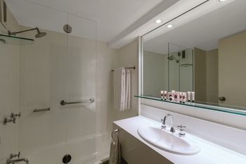 Travelodge Newcastle - Darwin Tourism 1