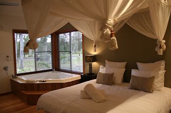 Lake Weyba Cottages Noosa - Darwin Tourism 4