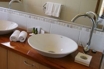 Lake Weyba Cottages Noosa - Darwin Tourism 9