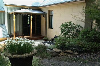 Tizzana Winery Bed & Breakfast - Darwin Tourism 8