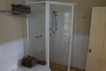 Tizzana Winery Bed & Breakfast - Darwin Tourism 9