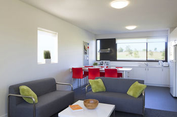 Western Sydney University Village-Campbelltown Campus - Darwin Tourism 3