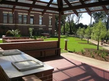 Yarra House Campus Summer Stays - Darwin Tourism 8