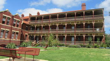 Yarra House Campus Summer Stays - Darwin Tourism 10