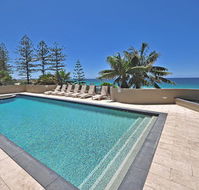 Clubb Coolum Beach Resort - Darwin Tourism