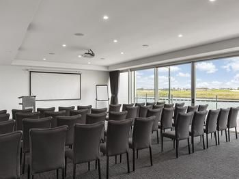 Best Western Plus Lake Kawana Hotel - Darwin Tourism 13