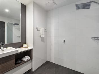 Best Western Plus Lake Kawana Hotel - Darwin Tourism 18