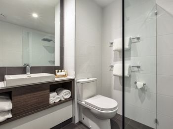 Best Western Plus Lake Kawana Hotel - Darwin Tourism 37