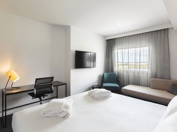Best Western Plus Lake Kawana Hotel - Darwin Tourism 41