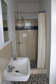 Hotel Beach House Nambour - Darwin Tourism 0