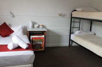Hotel Beach House Nambour - Darwin Tourism 4