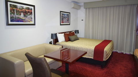 BEST WESTERN Ensenada Motor Inn - Darwin Tourism 0
