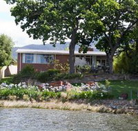 Waterside Accommodation - Derwent Hideaway - Darwin Tourism