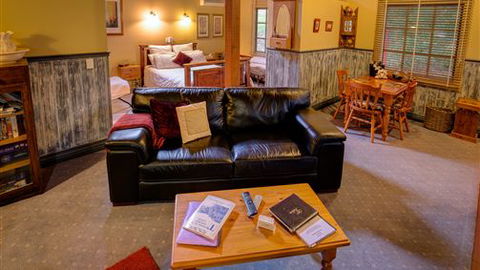 Trawool Cottages & Farmstay - Darwin Tourism 6