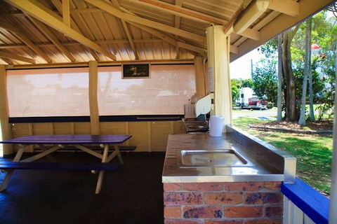 Burnett Heads Holiday Park - Darwin Tourism 0