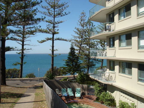Campbells Cove Beachfront Apartments - Darwin Tourism 0