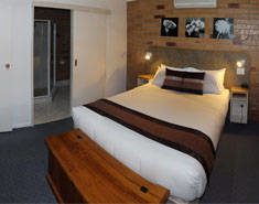 Copper Country Motor Inn & Restaurant - Darwin Tourism 1