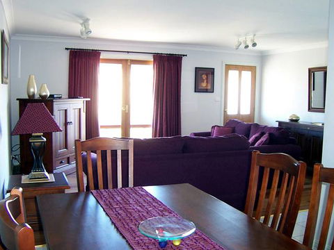 Elm Cottage - Tumut - Darwin Tourism 2