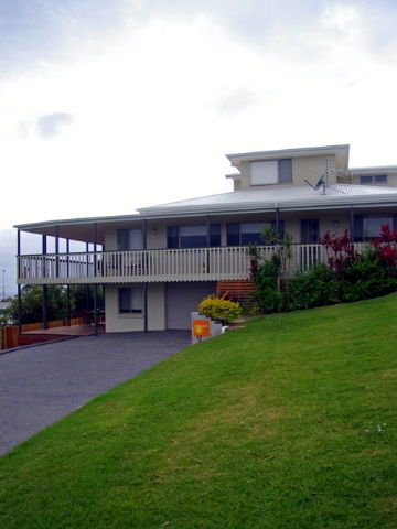 Solitary Islands Lodge - Darwin Tourism 1